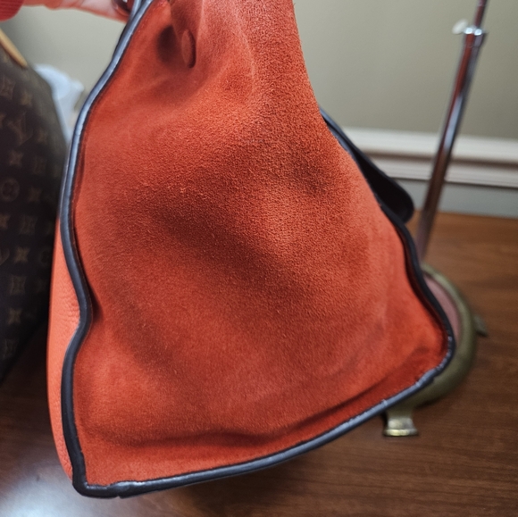 Auth Celine Medium Calfskin Trapeze Shoulder Handbag - Picture 5 of 16